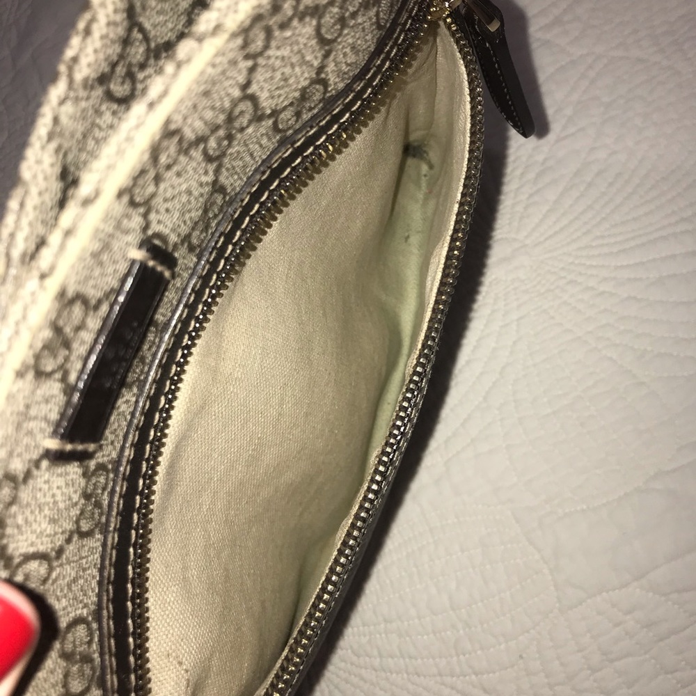 Gucci Messenger bag! - Picture 5 of 7